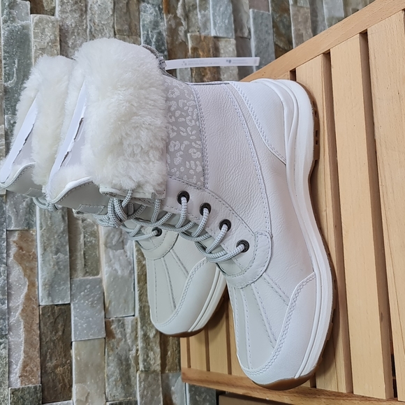 1  UGG Adirondack III Women's Boot  Snow Leopard - Picture 8 of 8